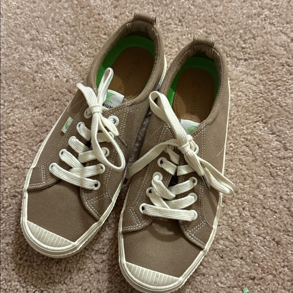 Cariuma Brown Canvas Sneakers with White Accents - Picture 3 of 7